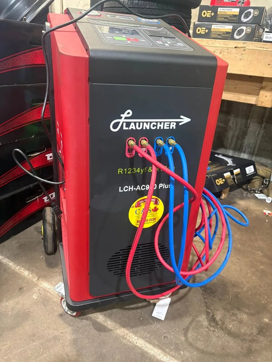 The dual refrigerant AC service machine at AutoNorth